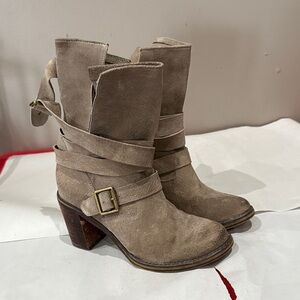 Stylish gray Ankle Boots